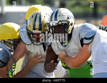 Tampa, Florida, USA. 13th Oct, 2016. CHRIS URSO | Times.Philip Jackson III, 17, right, a senior at Alonso High School is seen during practice Thursday, Oct. 13, 2016 in Tampa. © Chris Urso/Tampa Bay Times/ZUMA Wire/Alamy Live News Stock Photo