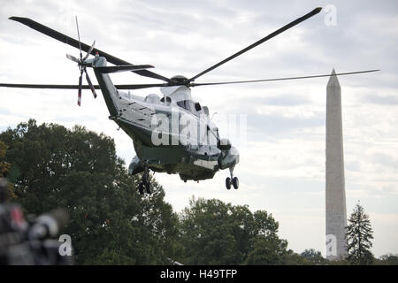 Washington, District of Columbia, USA. 13th Oct, 2016. Marine One, with United States President Barack Obama aboard, departs the South Lawn of the White House in Washington, DC on Thursday, October 13, 2016 en route to Joint Base Andrews in Maryland for a trip to Pennsylvania and Ohio.Credit: Ron Sachs/CNP Credit:  Ron Sachs/CNP/ZUMA Wire/Alamy Live News Stock Photo