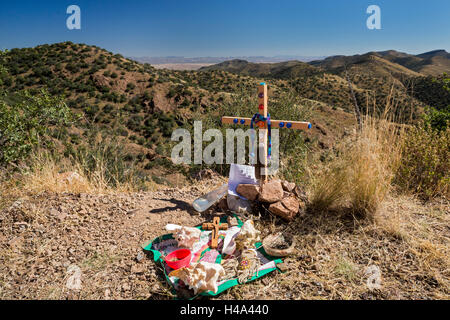Bisbee, Arizona - Members of the School Sisters of Notre Dame and their supporters plant a cross in Mule Mountains near the spot where the remains of an unidentified migrant were found. Hundreds of migrants from Mexico and Central America have perished in recent years as they tried to evade U.S. Border Patrol checkpoints. More than 400 crosses in the Arizona desert, planted by SSND and other groups, now mark the spots where they died. The cross is decorated with bottle caps found in the desert from water bottles carried by migrants. Credit:  Jim West/Alamy Live News Stock Photo
