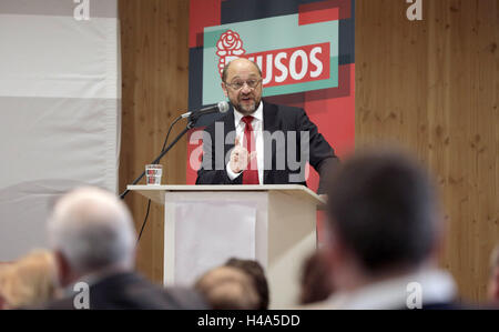 Berlin, Germany. 15th Oct, 2016. President of the European Parliament, Martin Schulz, speaks at the basic congress of SPD and Linke in Berlin, Germany, 15 October 2016. PHOTO: JOERG CARSTENSEN/dpa/Alamy Live News Stock Photo