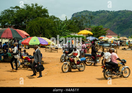 Abuja, Nigeria. 10th Oct, 2016. Pedestrians and motorcyclists move on a path in the region of Abuja, Nigeria, 10 October 2016. PHOTO: MONIKA SKOLIMOWSKA/dpa/Alamy Live News Stock Photo