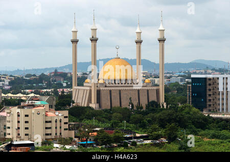 Abuja, Nigeria. 10th Oct, 2016. The Nigerian national mosque in Abuja, Nigeria, 10 October 2016. PHOTO: MONIKA SKOLIMOWSKA/dpa/Alamy Live News Stock Photo