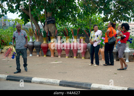 Abuja, Nigeria. 10th Oct, 2016. A street salesman offers his goods on the street in Abuja, Nigeria, 10 October 2016. PHOTO: MONIKA SKOLIMOWSKA/dpa/Alamy Live News Stock Photo