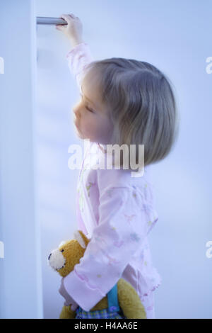 Child, girl, sleepwalking, 4-6 years, alone, lonely, hall, door, half portrait, inside, children's room, infant, Addicted to moon, tiredly, sleep suit, soft animal, sleep, sleep disturbance, sleepwalker, sleepwalker, soft toy, dream, subconsciously, subco Stock Photo