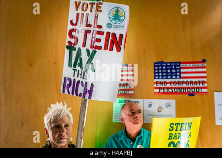 San Fransisco, United States. 06th Oct, 2016. Green party presidential candidate Jill Stein holds rally on the West Coast and in St. Louis, where the second presidential debate was held. Stein has been kept out of the debate but the independent news agency Democracy Now inserted her answer into their feed. © Michael Nigro/Pacific Press/Alamy Live News Stock Photo