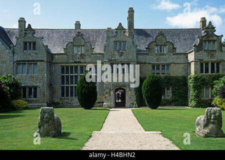 Great Britain, Cornwall, Trerice Manor, Elizabethan mansion, garden, stone lion, country house, Stock Photo