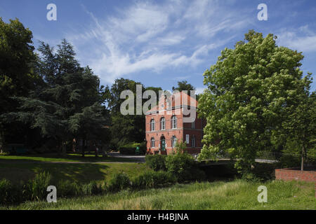 Germany, Lower Saxony, Cuxhaven (town), Ritzebüttel park with Künstlerhaus, Stock Photo