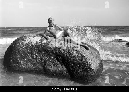 Sommerferien an der Ostsee, Deutsches Reich 1930er Jahre. Summer vacations on the Baltic Sea, Germany 1930s Stock Photo