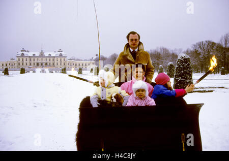 ROYAL FAMILY for Christmas at Drottningholm in a sleigh in the park Stock Photo