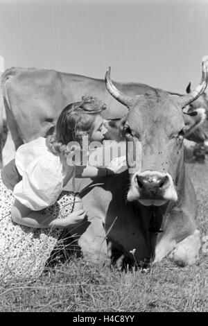 Die österreichische Schauspielerin Gusti Wolf macht Ferien, Deutschland 1930er Jahre. The Austrian actress on her holidays, Germany 1930s Stock Photo