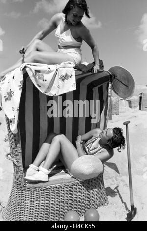 Urlaub auf Norderney, Deutsches Reich 1930er Jahre. Vacations on Norderney, Germany 1930s Stock Photo