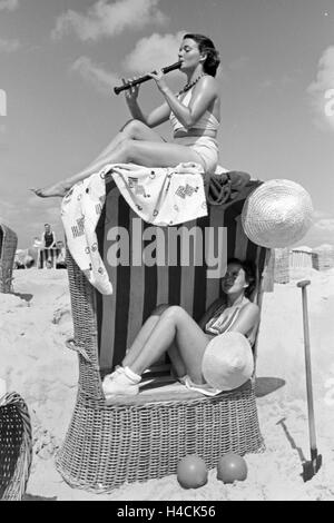 Urlaub auf Norderney, Deutsches Reich 1930er Jahre. Vacations on Norderney, Germany 1930s Stock Photo