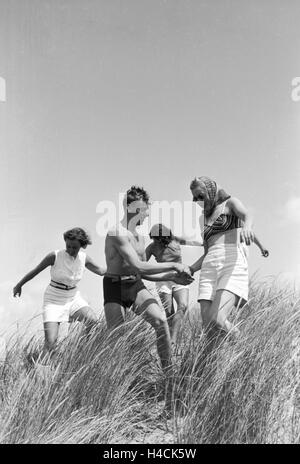 Urlaub auf Norderney, Deutsches Reich 1930er Jahre. Vacations on Norderney, Germany 1930s Stock Photo