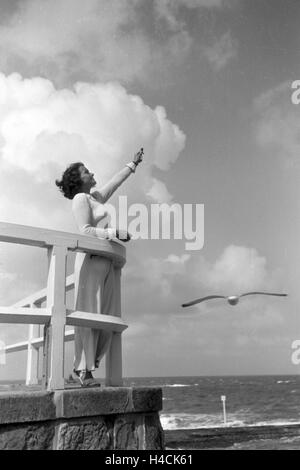 Urlaub auf Norderney, Deutsches Reich 1930er Jahre. Vacations on Norderney, Germany 1930s, Stock Photo