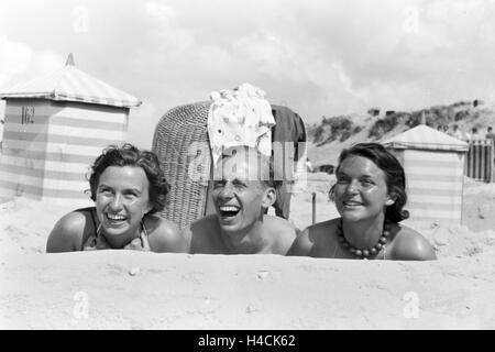 Urlaub auf Norderney, Deutsches Reich 1930er Jahre. Vacations on Norderney, Germany 1930s Stock Photo