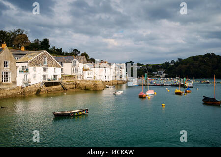 Houses and hotel in Fowey town the River Fowey, Cornwall, England, UK Stock Photo