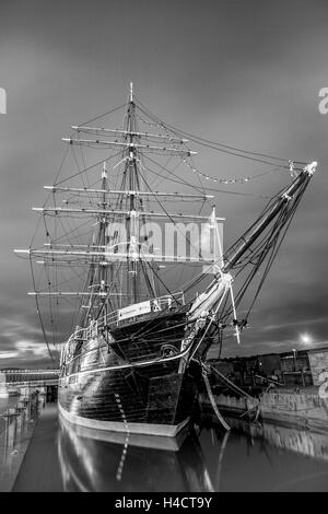 Shiop bow. sea water, boat, vessel, nautical, transportation, blue, ocean, travel, transport, Dundee, Scotland, UK. RRS Discovery was the last traditional wooden three-masted ship to be built in Britain Designed for Antarctic research, it was launched as a Royal Research Ship (RRS) in 1901. Its first mission was the British National Antarctic Expedition, carrying Robert Falcon Scott and Ernest Shackleton on their first, successful journey to the Antarctic, known as the Discovery Expedition. Stock Photo