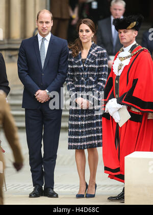 The Duke and Duchess of Cambridge at Manchester Town Hall, where they laid a wreath before seeing part of the UK government's First Wold War Centenary campaign, during a day of engagements in Manchester. Stock Photo