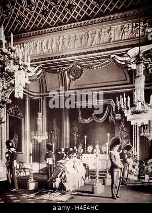 Edward VII lying in state, Throne Room, Buckingham Palace ...