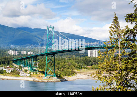 Opened in 1938, the landmark Lions Gate Bridge is a 1,823m long suspension bridge that crosses the Burrard Inlet and connects Va Stock Photo