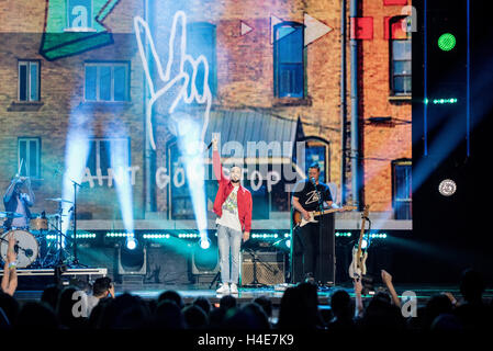 Seattle-based musician Sol performs for the crowd at WE Day Seattle in Key Arena Stock Photo