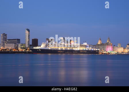 The Queen Mary 2 berthed at Liverpool Cruise Terminal in July 2015. Stock Photo
