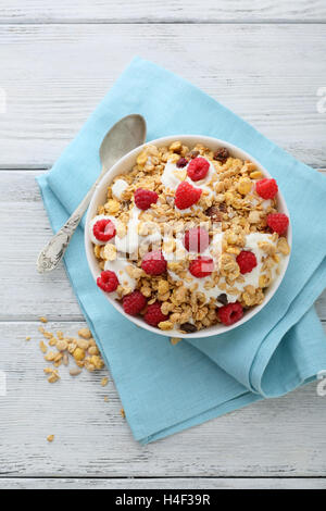 Granola with yogurt and raspberry, healthy eating Stock Photo