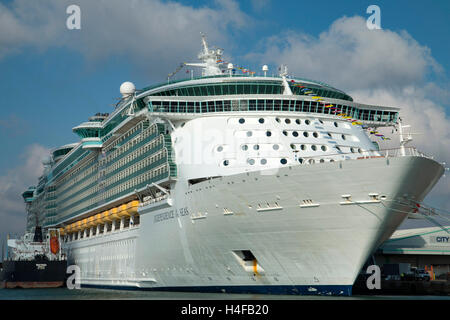 Independence of the Seas at the City Cruise Terminal at Southampton before leaving on her latest cruise Stock Photo