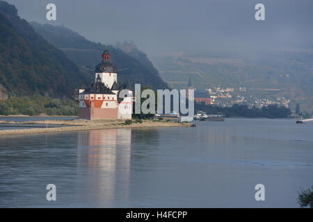 Lorchhausen, Germany - September 17, 2016 - Beautiful castle Pfalzgrafenstein near Kaub in river Rhine during sunrise Stock Photo