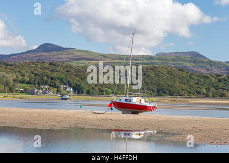 River Artro becomes a tidal estuary between the coastal village Llandanwg and Mochras or Shell Island, Gwynedd, Wales Stock Photo