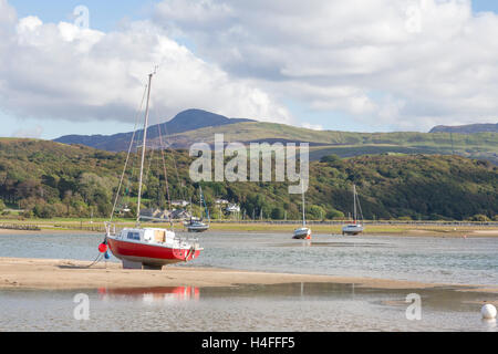 River Artro becomes a tidal estuary between the coastal village Llandanwg and Mochras or Shell Island, Gwynedd, Wales Stock Photo