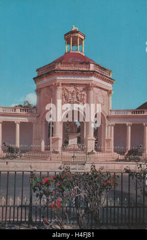 Vintage colour postcard circa 1940s showing the Rodney Memorial in Spanish Town Jamaica. The monument was built 1801 by the English sculptor John Bacon,  and shows Admiral George Brydges Rodney Commander in Chief of Jamaica. The statue is in honour of the British defeat of the attempted French Spanish invasion of Jamaica in 1782 Stock Photo