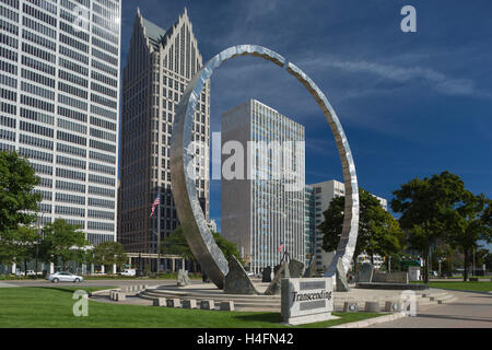 TRANSCENDING LABOR LEGACY MONUMENT ARCH (©DAVID BARR/SERGIO DI GIUSTI 2003) HART PLAZA DOWNTOWN DETROIT MICHIGAN USA Stock Photo