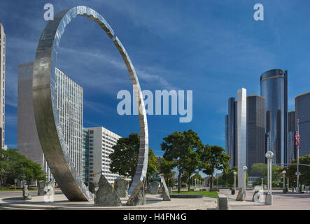 TRANSCENDING LABOR LEGACY MONUMENT ARCH (©DAVID BARR/SERGIO DI GIUSTI 2003) HART PLAZA DOWNTOWN DETROIT MICHIGAN USA Stock Photo