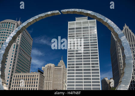 TRANSCENDING LABOR LEGACY MONUMENT ARCH (©DAVID BARR 2003) HART PLAZA DOWNTOWN DETROIT MICHIGAN USA Stock Photo