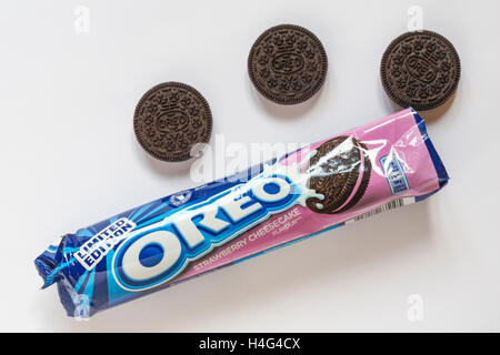 Strawberry cheesecake oreos hi-res stock photography and