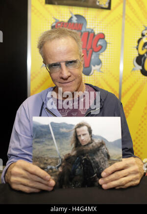 Berlin, Germany. 15th Oct, 2016. Actor Christopher Lambert poses at the fair 'German Comic Con' in Berlin, Germany, 15 October 2016. PHOTO: JOERG CARSTENSEN/dpa/Alamy Live News Stock Photo