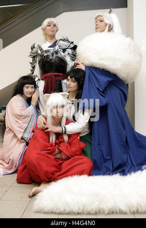 Berlin, Germany. 15th Oct, 2016. Visitors have dressed up as figures from the manga Inuyasha at the fair 'German Comic Con' in Berlin, Germany, 15 October 2016. PHOTO: JOERG CARSTENSEN/dpa/Alamy Live News Stock Photo