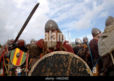 Battle, East Sussex, UK. 15th October, 2016. Re-enactors, dressed as Saxon and Normans perform a reenactment of the Battle of Hastings for the 950th anniversary of the attack on the site of the original battle at Battle, near Hastin-gs in East Sussex, UK, Saturday October 15, 2016.  William of Normdany, later known as William the Conqueror defeated King Harold when he was shot through the eye with an arrow on October 14, 1066. Credit:  Luke MacGregor/Alamy Live News Stock Photo