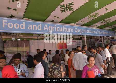 Dhaka, Bangladesh. 16th Oct, 2016. Peoples visits the Food Fair in Dhaka, Bangladesh. On October 16, 2016 Bangladesh Agriculture Ministry & Food and Agriculture Organization of the United Nations jointly organized a rally and Food Fair with a slogan ' Climate is changing. Food agriculture must too.' to Celebrating World Food Day in Dhaka, Bangladesh. Credit:  Mamunur Rashid/Alamy Live News Stock Photo