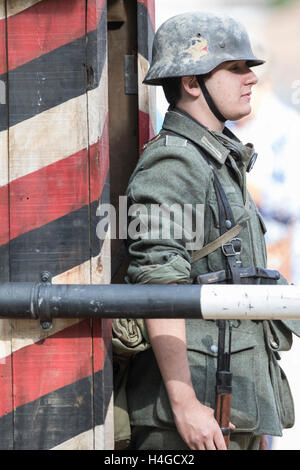 Murcia, Spain. 16th October, 2016. The Association Belix Códex retakes the city of Murcia for a historical military reenactment of the great military conflicts that hit the world last century, highlighting the First and Second World War . Credit:  ABEL F. ROS/Alamy Live News Stock Photo