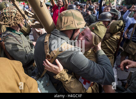 Murcia, Spain. 16th October, 2016. The Association Belix Códex retakes the city of Murcia for a historical military reenactment of the great military conflicts that hit the world last century, highlighting the First and Second World War. Recreation of German troops against the 28 men of Panfilov at the Battle of Moscow in 1941 during World War II . Credit:  ABEL F. ROS/Alamy Live News Stock Photo