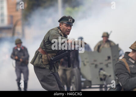 Murcia, Spain. 16th October, 2016. The Association Belix Códex retakes the city of Murcia for a historical military reenactment of the great military conflicts that hit the world last century, highlighting the First and Second World War. Recreation of German troops against the 28 men of Panfilov at the Battle of Moscow in 1941 during World War II . Credit:  ABEL F. ROS/Alamy Live News Stock Photo