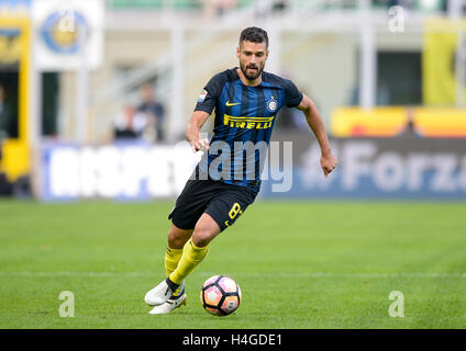 Milan, Italy, 16 october 2016: Antonio Candreva of FC Internazionale in action during the Serie A football match between FC Internazionale and Cagliari Calcio. Credit:  Nicolò Campo/Alamy Live News Stock Photo