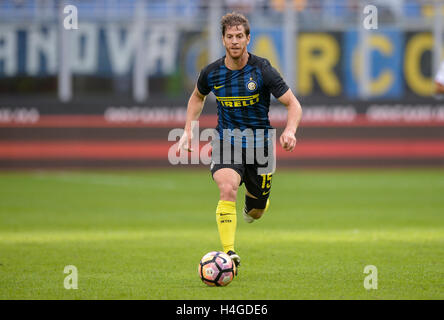 Milan, Italy, 16 october 2016: Cristian Ansaldi of FC Internazionale in action during the Serie A football match between FC Internazionale and Cagliari Calcio. Credit:  Nicolò Campo/Alamy Live News Stock Photo