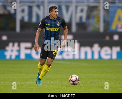 Milan, Italy, 16 october 2016: Jeison Murillo of FC Internazionale in action during the Serie A football match between FC Internazionale and Cagliari Calcio. Credit:  Nicolò Campo/Alamy Live News Stock Photo
