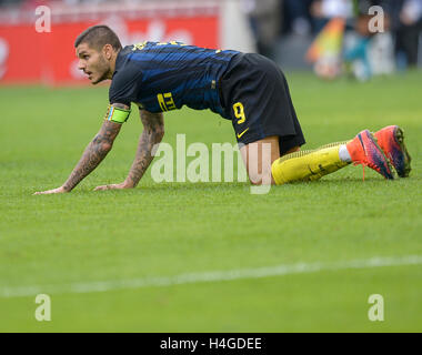 Milan, Italy, 16 october 2016: Mauro Icardi gestures during the Serie A football match between FC Internazionale and Cagliari Calcio. Credit:  Nicolò Campo/Alamy Live News Stock Photo