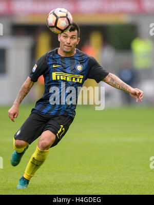 Milan, Italy, 16 october 2016: Gary Medel of FC Internazionale in action during the Serie A football match between FC Internazionale and Cagliari Calcio. Credit:  Nicolò Campo/Alamy Live News Stock Photo