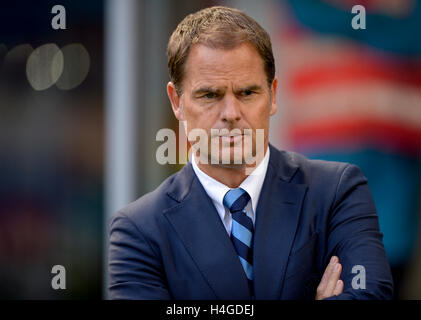 Milan, Italy, 16 october 2016: Frank de Boer looks on during the Serie A football match between FC Internazionale and Cagliari Calcio. Credit:  Nicolò Campo/Alamy Live News Stock Photo