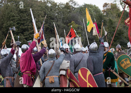 Battle, UK. 16th Oct, 2016. The final day of the 950th anniversary re-enactment at Battle Abbey, in East Sussex, widely accepted as the site of one of the most famous events in British history, is the focus for a weekend of events. The battle, between William of Normandy and Anglo-Saxon King Harold II, ended in the latter's death. Credit:  Jason Richardson / Alamy Live News Stock Photo